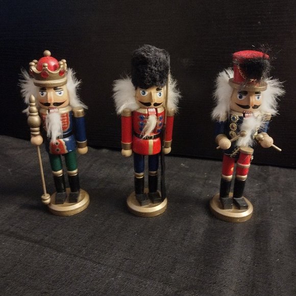 SET OF 3 - Wooden Soldier NUTCRACKER - Wood Carved Decorative Figurene